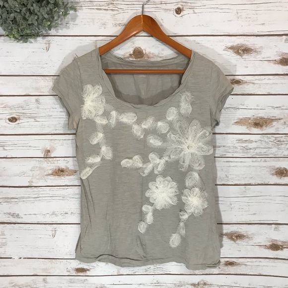 LOFT Tops - 🌸LOFT FLORAL TAUPE COTTON TSHIRT SIZE MEDIUM